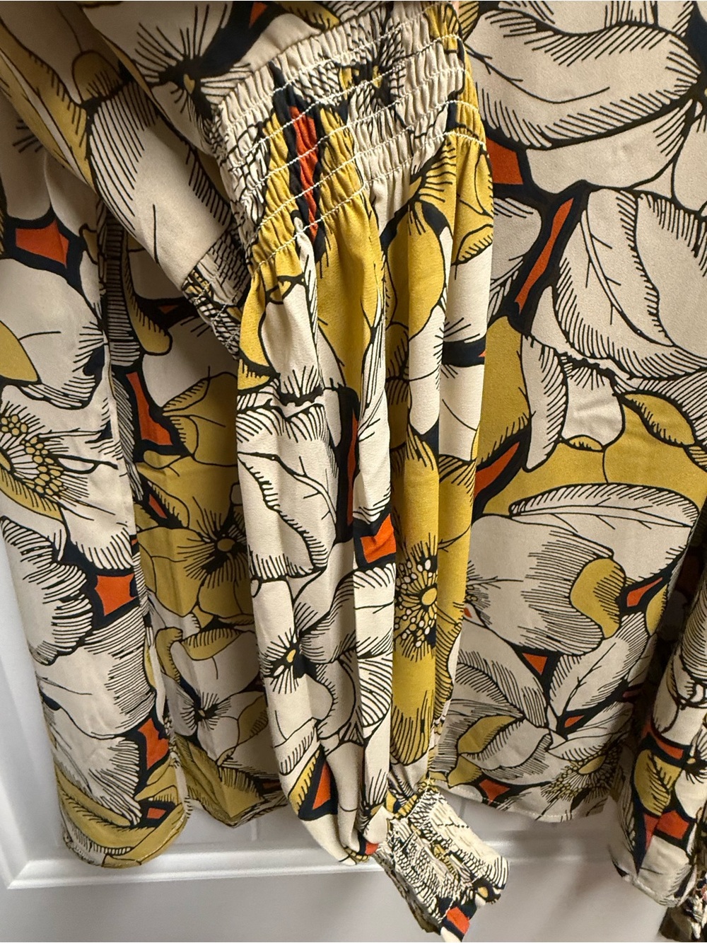 CAbie Cream Yellow Orange Floral Top Blouse Size M Ruched Sleeve V Neck EUC - Picture 3 of 10